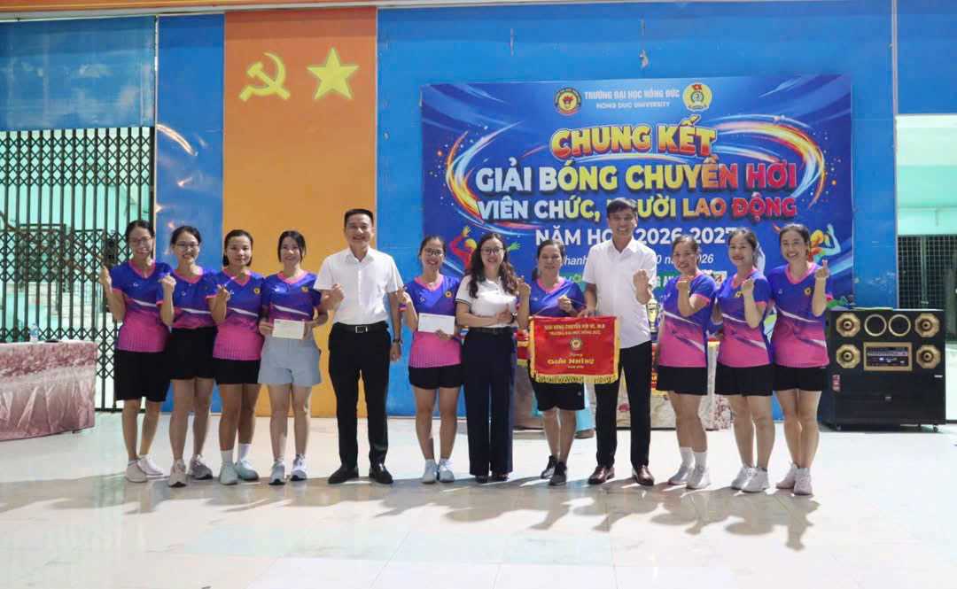 Tận tâm trên giảng đường, hết mình trên sân đấu